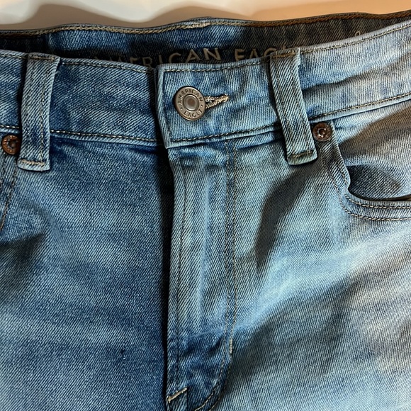 American Eagle high rise 2 tone distressed jeans raw hem with stretch sz 2 - Picture 3 of 4